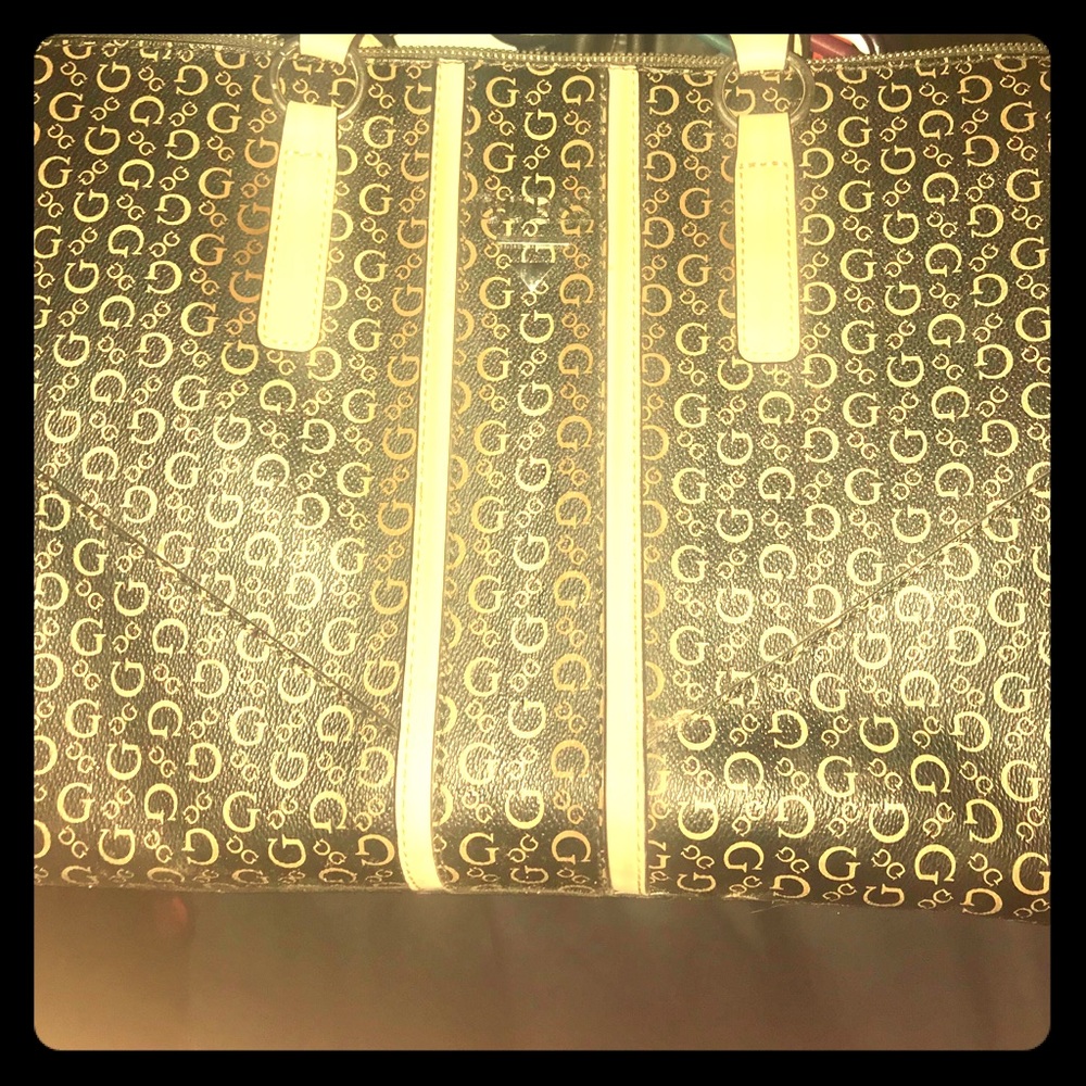 Authentic GUESS large purse/handbag